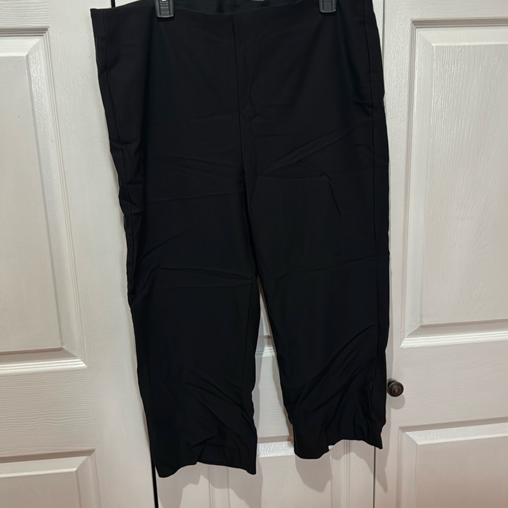Chicos crop pants. Size 3 (US 16)